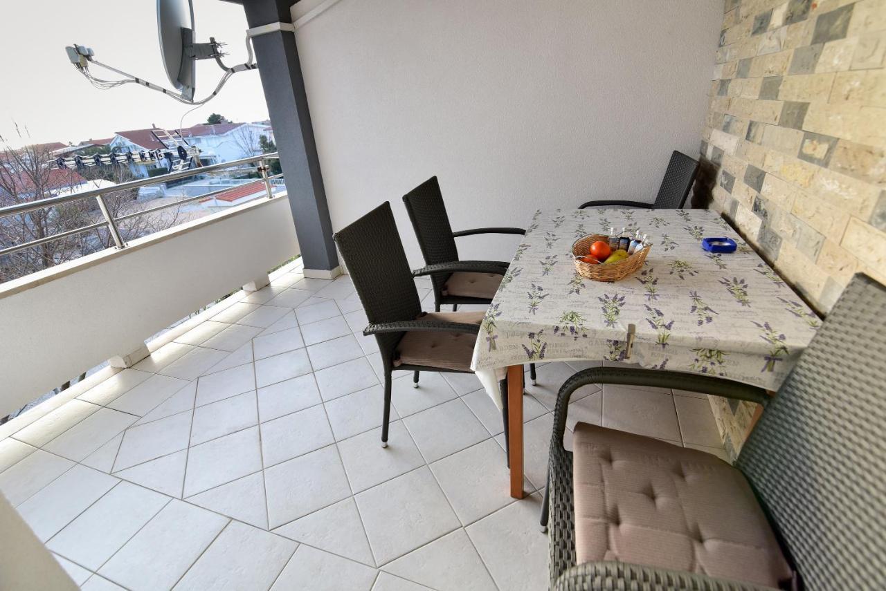 Apartmani Luna Vir Eksteriør billede
