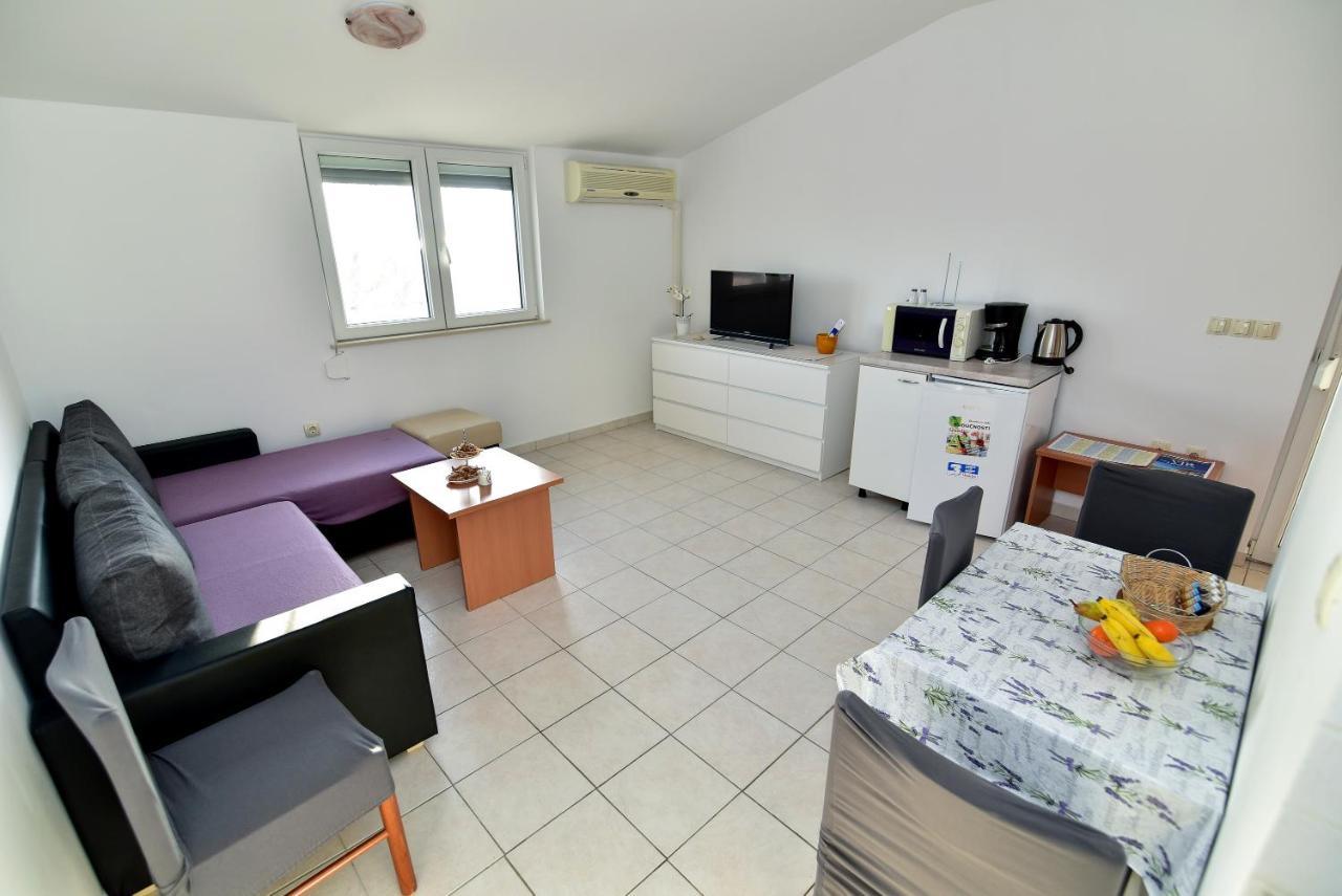 Apartmani Luna Vir Eksteriør billede